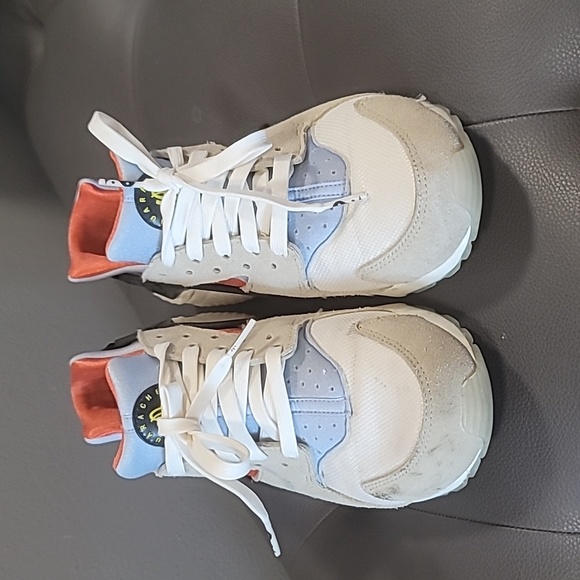 Shoes - Picture 2 of 3